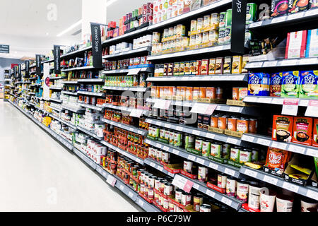 Supermarkt-Regale Stockfoto