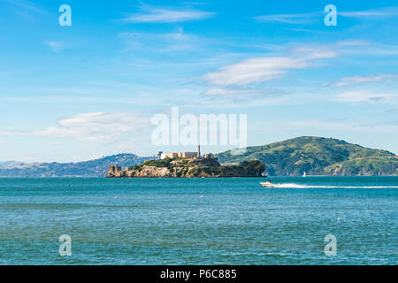 Alcatraz, San Francisco, USA. 2016.04.20: Alcatraz Island an einem sonnigen Tag in der Sommersaison. Stockfoto