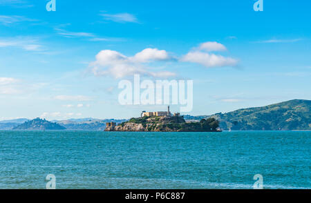 Alcatraz, San Francisco, USA. 2016.04.20: Alcatraz Island an einem sonnigen Tag in der Sommersaison. Stockfoto