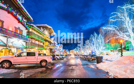 Leavenworth, Washington, USA. -02/14/16: schöne Leavenworth mit Beleuchtung Dekoration im Winter. Stockfoto