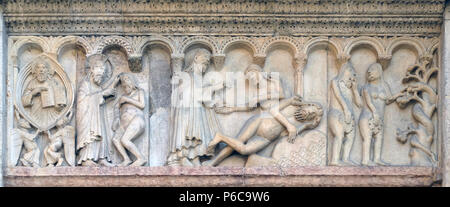 Erschaffung von Adam und Eva, Versuchung durch Wiligelmo, Dom von Modena, Italien Stockfoto