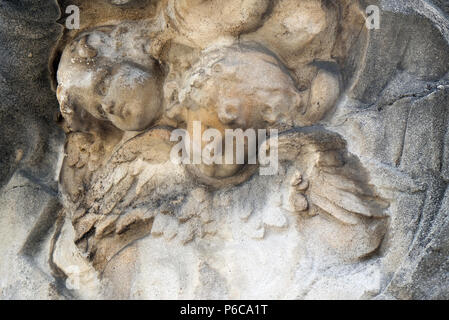 Engel, Detail der trauernden Skulptur auf einem mirogoj Friedhof, Zagreb, Kroatien Stockfoto