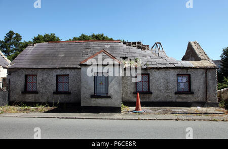 Irish Cottage unter Abriss Bestellungen, Carrickmacross, Co Monaghan Stockfoto