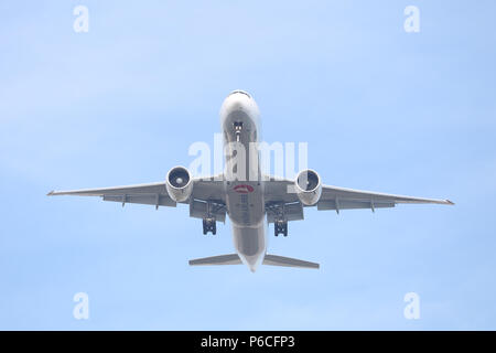 ISTANBUL, Türkei - 10. MÄRZ 2018: Turkish Airlines Boeing 777-3 F 2ER (CN 44129) Landung Flughafen Istanbul Atatürk. Dein ist die Fluggesellschaft der Türkei Stockfoto