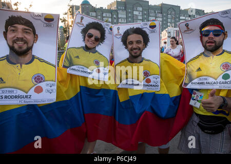 Fans der kolumbianische Fußball-Team vor dem Start des Spiels der Mannschaft im Stadion in Kazan Stadt während der FIFA WM 2018, Russland Stockfoto