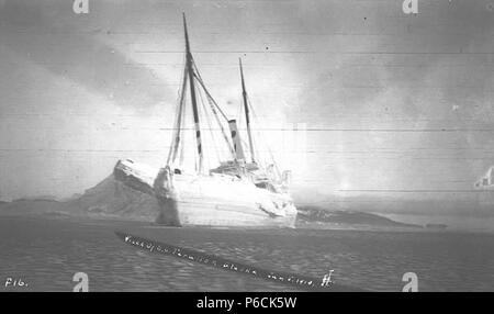 . Englisch: Wrack der FARALLON von Eis bedeckt, Iliamna Bay, Januar 1910. Englisch: Die Alaska Steamship Co. Dampf schoner Farallon, serviced südöstlichen Alaska in Iliamna Bay am 5. Januar 1910 zerstört wurde. John Thwaites war unter den Schiffbrüchigen Passagiere. Bildunterschrift auf Bild: Wrack der SS Farallon, Alaska, Jan. 5, 1910 PH-Coll 247.95 Themen (LCTGM): Alaska Steamship Co - - Ausrüstung & Zubehör - Alaska Themen (LCSH): Farallon (Schiff); Frachtschiffe - Alaska - Iliamna Bucht; Schiffswracks - Alaska - Iliamna Bucht; Iliamna Bay (Alaska). 1910 82 Wrack der FARALLON von Eis bedeckt, Iliamna Bay Stockfoto