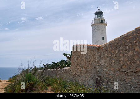 La Mola Leuchtturm der Insel Formentera. Dieser Leuchtturm ist berühmt, weil, so die Legende, es inspirierte Julio Verne für seine Romane "Hécto Stockfoto