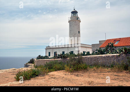 La Mola Leuchtturm der Insel Formentera. Dieser Leuchtturm ist berühmt, weil, so die Legende, es inspirierte Julio Verne für seine Romane "Hécto Stockfoto