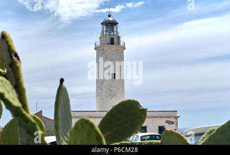 La Mola Leuchtturm der Insel Formentera. Dieser Leuchtturm ist berühmt, weil, so die Legende, es inspirierte Julio Verne für seine Romane "Hécto Stockfoto