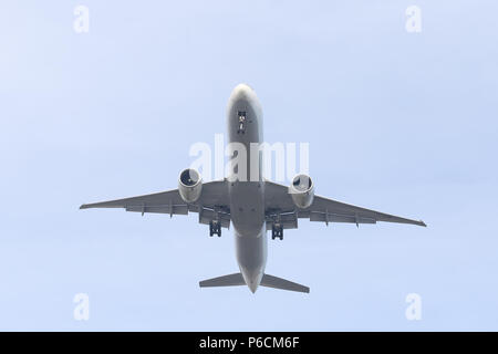ISTANBUL, Türkei - 10. MÄRZ 2018: Turkish Airlines Boeing 777-3 F 2ER (CN 40794) Landung Flughafen Istanbul Atatürk. Dein ist die Fluggesellschaft der Türkei Stockfoto