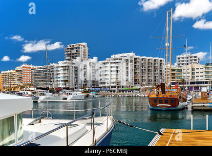 Hafen von Playa de Palma. San Antonio (Sant Antoni) ist die zweitgrößte Stadt auf Ibiza. Balearen. Spanien Stockfoto