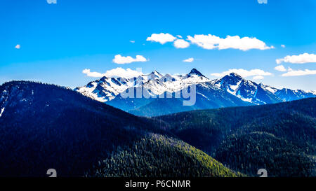 Schroffe Gipfel der Cascade Mountain Range auf der US-kanadischen Grenze als von der Kaskade Aussichtspunkt in EG Manning Provincial Park in BB Kanada gesehen Stockfoto