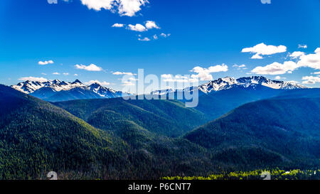 Schroffe Gipfel der Cascade Mountain Range auf der US-kanadischen Grenze als von der Kaskade Aussichtspunkt in EG Manning Provincial Park in BB Kanada gesehen Stockfoto