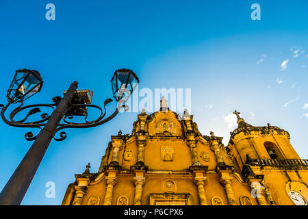 Leon, Nicaragua. Februar 2018. Ein Blick auf die Kathedrale Recoleccion in Leon, Nicaragua Stockfoto