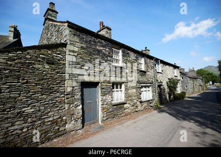 Traditionelle See Schiefer aus Stein gebauten Cottages in der Ortschaft Stadt Ende in der Nähe von Grasmere Cumbria Lake District England Großbritannien Stockfoto