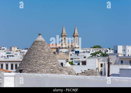 Basilika Kirche Santi Cosma e Damiano. Alberobello. Puglia. Italien. Stockfoto