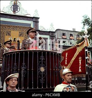 FRANCO Bahamonde, Francisco. MILITAR Y POLITISCH ESPAOL. EL FERROL 1892-1975. JEFE DE ESTADO ESPAÑOL 1937-1975. DESFILE DE LA VICTORIA, AÑO 1966. Stockfoto