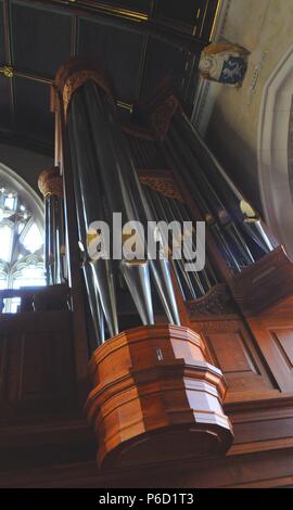 Orgelpfeifen in Lincoln's Inn Chapel, London, UK, entworfen von Inigo Jones. Stockfoto