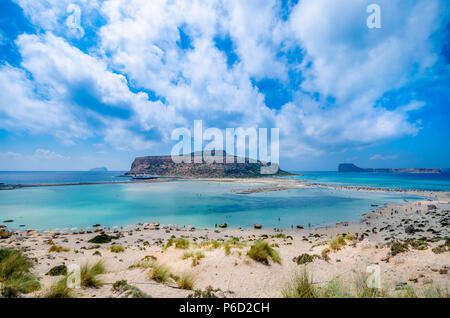 Tolle Aussicht von der Spitze des Balos Lagune. Die exotischen Strand mit kristallklarem Wasser und die einzigartige Landschaft ist eine der beliebtesten Reiseziele in Kreta Stockfoto