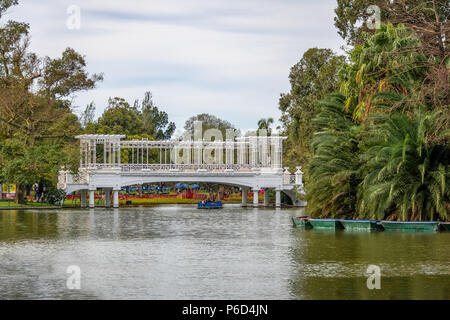 Griechische Brisge an Bosques de Palermo (Palermo Woods) - Buenos Aires, Argentinien Stockfoto