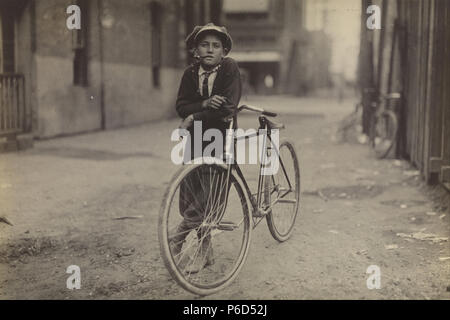 . [Messenger Boy für Mackay Telegraph Company, Waco, Texas] September 1913 61 Lewis W. Hine (Amerikanische - (Messenger Boy für Mackay Telegraph Company, Waco, Texas) - Stockfoto