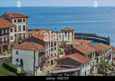 Dorf an der Küste von Llastres, Asturien, erklärte das schönste Dorf im Norden Spaniens Stockfoto