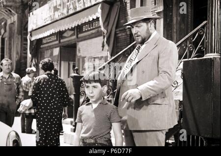 PELICULA: UN-ENGEL PASO POR BROOKLYN, 1957. Direktor, Ladislao Vajda. ACTORES, PABLITO CALVO, PETER USTINOV. PABLITO CALVO. PABLO CALVO HIDALGO. ACTOR DE CINE ESPAÑOL. MADRID 1949 - 200. Stockfoto