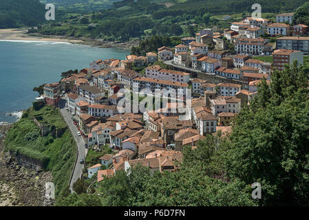 Dorf von Lastres des Zuschauers von San Roque, erklärte schönsten von Spanien, Asturien. Stockfoto