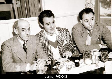 MARTINEZ Sierra, Gregorio. ESCRITOR ESPAÑOL. MADRID 1881 - 1947. JUNTO A GILBERT ROLAND Y JOSE LOPEZ RUBIO EN HOLLYWOOD. Stockfoto
