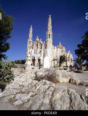 ALICANTE. NOVELDA. SANTUARIO DE SANTA MARIA MAGDALENA, OBRA MODERNA DE ESTILO NEOGOTICO REALIZADA POR EL INGENIERO SALA. Stockfoto