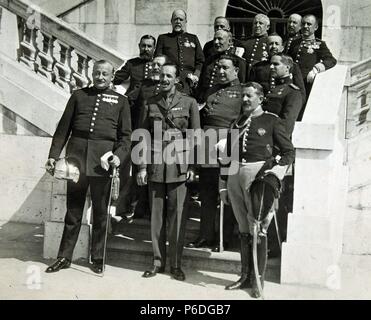 PRIMO DE RIVERA, Miguel. Politisch Y MILITAR ESPAÑOL. JEREZ DE LA FRONTERA, 1870 - 1930. FOTO JUNTO AL Rey Alfonso XIII Y EL DIRECTORIO MILITAR REP'RODUC EL DIRECTORIO MILITARCION FOTO. Stockfoto