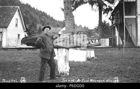 . Englisch: Haida Wal totem bei Wrangell, Ca. 1913. Englisch: Legende auf Bild: TOTUM am Fort Wrangel, Alaska PH-Coll 247.450 Nach der Alaska Erwerb im Jahr 1867, die Amerikaner Fort Wrangel 1868 (1877 abgebrochen), für Russisch-amerikanische Unternehmen manager Ferdinand von Wrangel benannt. Die Post hinzugefügt, um die extra 'l' später. Themen (LCTGM): Wrangell (Alaska); Männer - Alaska - Wrangell; Wohnungen - Alaska - Wrangell Themen (LCSH): Totems - Alaska - Wrangell; Haida Skulptur - Alaska - Wrangell; Wale in der Kunst. ca. 1913 51 Haida Wal totem bei Wrangell, ca 1913 (THWAITES 211) Stockfoto