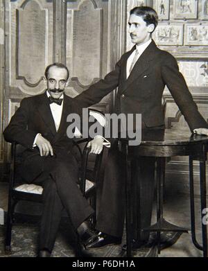 USANDIZAGA, JOSE MARIA. COMPOSITOR ESPAÑOL. SAN SEBASTIAN 1887 - 1915. REPRODUCCION FOTO JUNTO AL ESCRITOR GREGORIO MARTINEZ SIERRA, AÑO 1914. Stockfoto