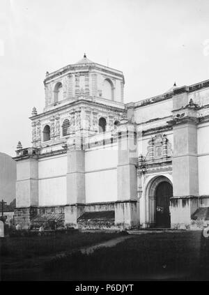 Español: Iglesia de la Merced de Antigua Guatemala en 1913. Colección Yas Noriega. 1913 60 LamercedantiguaYasNoriega 1913 01. Stockfoto