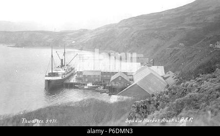 . Englisch: Pacific American Fischerei Konservenfabrik in Squaw Hafen, Ca. 1912. Englisch: Squaw Hafen ist ein Dorf im Südwesten von Alaska liegt an der Ostküste von Unga Island. Bildunterschrift auf Bild: Squaw Harbor, Alaska, P.A.F. PH-Coll 247.939 Probanden (LCTGM): Pacific American Fischerei, Inc. - - - - Alaska - Squaw Hafen; Fischerboote - Alaska - Squaw Hafen; Ruderboote - Alaska - Squaw Hafen; Piers und Kaianlagen - Alaska - Squaw Hafen Themen (LCSH): Lachs Konservenfabriken - Alaska - Squaw Hafen; Lachs Konservenindustrie - Alaska - Squaw Hafen. ca. 1912 66 Pacific American Fischerei Konservenfabrik in Squaw Hafen, ca 1912 Stockfoto