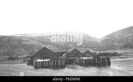 . Englisch: Pacific American Fischerei Konservenfabrik in Ikatan, Ca. 1918. Englisch: ikatan ist auf Unimak Island Bildunterschrift auf Bild: P.A.F. Cannery Ikitan, Alaska PH-Coll 247.935 den Pazifischen amerikanischen Fischerei Konservenfabrik in Ikatan ihre erste Lachs in Dosen pack 1917. Themen (LCTGM): Pacific American Fischerei, Inc. - - - - Alaska - ikatan; Piers und Kaianlagen - Alaska - ikatan Themen (LCSH): Lachs Konservenfabriken - Alaska - ikatan; Lachs Konservenindustrie - Alaska - ikatan. ca. 1918 66 Pacific American Fischerei Konservenfabrik in Ikatan, ca 1918 (THWAITES 377) Stockfoto