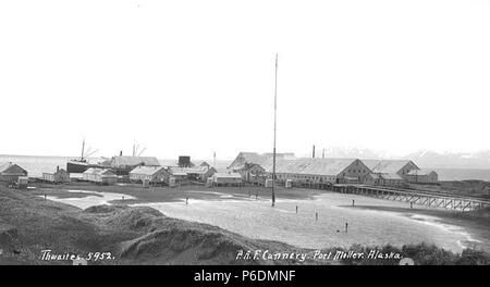 . Englisch: Pacific American Fischerei Konservenfabrik in Port Moller, Ca. 1912. Englisch: Legende auf Bild: P.A.F. Cannery, Port Moller, Alaska PH-Coll 247.903 Port Moller ist ein Dorf im Südwesten von Alaska. Es befindet sich auf der Alaska Halbinsel am Eingang von Port Moller Einlass (20 mi) von Bristol Bay auf der Bering See entfernt. Primäre Industrien sind die Fischerei und Fisch canning. Themen (LCTGM): Pacific American Fischerei, Inc. -- Einrichtungen - Alaska --Port Moller; Angeln Boote - Alaska --Port Moller Themen (LCSH): Lachs Konservenfabriken - Alaska --Port Moller; Lachs Konservenindustrie - Alaska --Port Moller. ca. 1 Stockfoto