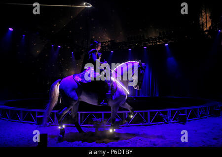Northwich, Großbritannien, 29. Juni 2018. Europas Equestrian Theater, Geist des Pferdes", mit einem brandneuen Produktion für 2018. Spanisch Tanzenden Pferden, Russische Kosaken Reiter und "Pegasus" ein geflügeltes Pferd. Arley Hall, Arley, Cheshire, 29 Juni, 2018 (C) Barbara Cook/Alamy leben Nachrichten Stockfoto