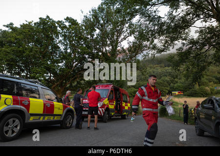 Feuerwehr fahrzeuge und Personal bei Cwm Rheidol, während der Juni Rheidol Valley Fire 2018. Credit: Ian Jones/Alamy Leben Nachrichten. Credit: Ian Jones/Alamy leben Nachrichten Stockfoto