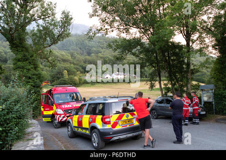 Feuerwehr fahrzeuge und Personal bei Cwm Rheidol, während der Juni Rheidol Valley Fire 2018. Credit: Ian Jones/Alamy Leben Nachrichten. Credit: Ian Jones/Alamy leben Nachrichten Stockfoto