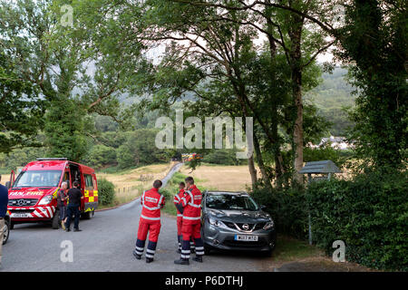 Feuerwehr fahrzeuge und Personal bei Cwm Rheidol, während der Juni Rheidol Valley Fire 2018. Credit: Ian Jones/Alamy Leben Nachrichten. Credit: Ian Jones/Alamy leben Nachrichten Stockfoto