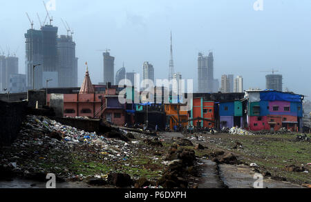 Mumbai. 28 Juni, 2018. Foto am Juni 28, 2018 zeigt eine Ansicht der Worli Koliwada, einem Fischerdorf in Mumbai, Indien. Credit: Zhang Naijie/Xinhua/Alamy leben Nachrichten Stockfoto