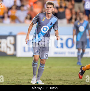 Houston, TX, USA. 30 Sep, 2017. Minnesota United Mittelfeldspieler Collin Martin (17) sieht in einem MLS Fußball Match zwischen dem Houston Dynamo und Minnesota United FC bei BBVA Compass Stadion in Houston, TX. Trask Smith/CSM/Alamy leben Nachrichten Stockfoto