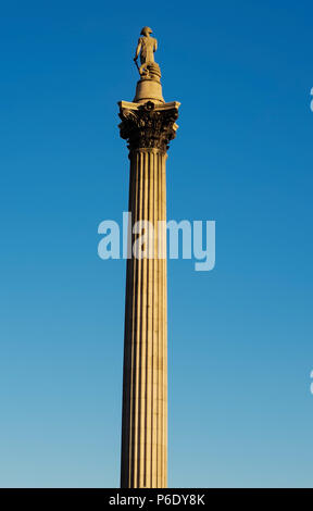 Trafalgar Square. London. UK vom 29. Juni 2018 - goldenes Licht auf Nelson's Column auf den Trafalgar Square bei Sonnenuntergang nach einem sehr heißen Tag in London. Das Met Office Prognosen ein sehr heißes und feuchtes Wochenende im Südosten von England. Kredit: Kredit Roamwithrakhee/Alamy leben Nachrichten Stockfoto