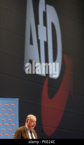 Augsburg, Deutschland. 30. Juni, 2018. Vorsitzende der Alternative für Deutschland (AfD), Alexander Gauland, Rede auf dem Parteitag der AfD. Der Bundesparteitag der AfD findet statt am 30. Juni und 01. Juli auf der Messe in Augsburg. Foto: Karl-Josef Hildenbrand/dpa/Alamy leben Nachrichten Stockfoto