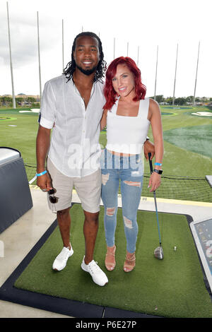 Miami Gardens, FL, USA. 30. Juni, 2018. Josh Norman, Sharna kann Burgess an der Topgolf während Dj Irie Wochenende 2018 Am 30. Juni 2018 in Miami, Florida Personen: Josh Norman, Sharna kann Burgess Credit: Hoo Me.Com/Media Punch/Alamy leben Nachrichten Stockfoto