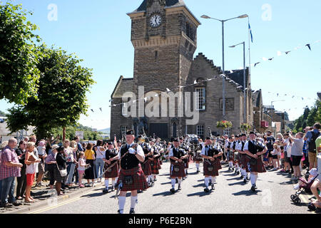 Galashiels, Schottland, UK, 30. Juni: Braw Lads' Day 2018 (Braw Jungs Sammeln) die Pipe Band spielen während der Braw Jungs Sammeln jährliches Festival, Teil der Schottischen gemeinsamen Reiten Saison, am 30. Juni 2018 in Galashiels, Kredit: Rob Grau/Alamy leben Nachrichten Stockfoto