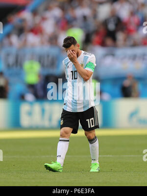 (180630) - KASAN, 30. Juni 2018 (Xinhua) - Lionel Messi von Argentinien reagiert während der 2018 FIFA World Cup Runde 16 Match zwischen Frankreich und Argentinien in Kasan, Russland, am 30. Juni 2018. (Xinhua / Lu Jinbo) Stockfoto