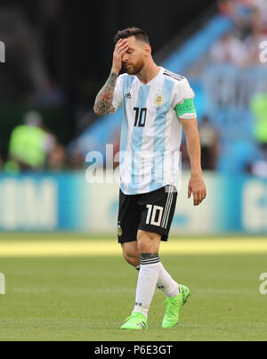 (180630) - KASAN, 30. Juni 2018 (Xinhua) - Lionel Messi von Argentinien reagiert während der 2018 FIFA World Cup Runde 16 Match zwischen Frankreich und Argentinien in Kasan, Russland, am 30. Juni 2018. (Xinhua / Lu Jinbo) Stockfoto