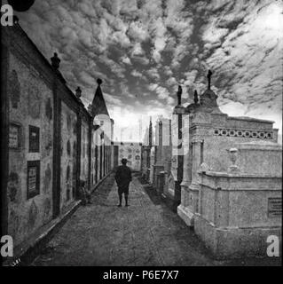 Español: Cementerio de San Juan de Dios, Anexo al Hospital del mismo Nombre. Fotografía de Eadweard Muybridge de 1875. 1875 73 SanJuanDeDiosCementerio 01. Stockfoto